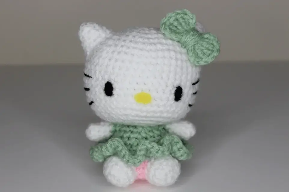 crochet hello kitty keychain free pattern