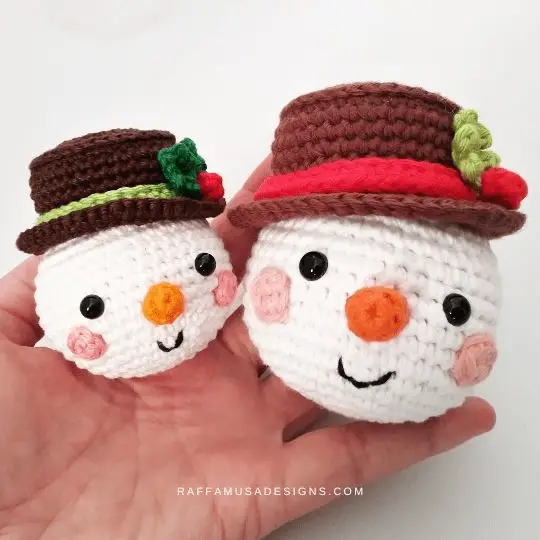 festive Christmas bauble crochet pattern