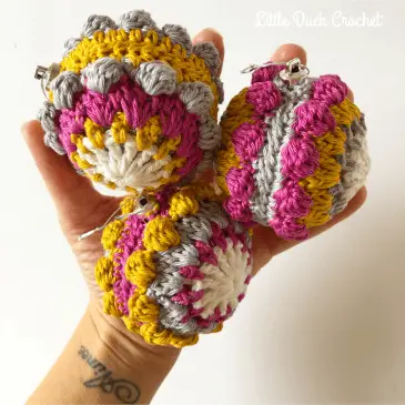crocheted baubles pattern