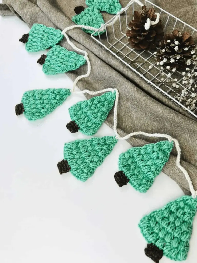 crochet Christmas bunting pattern