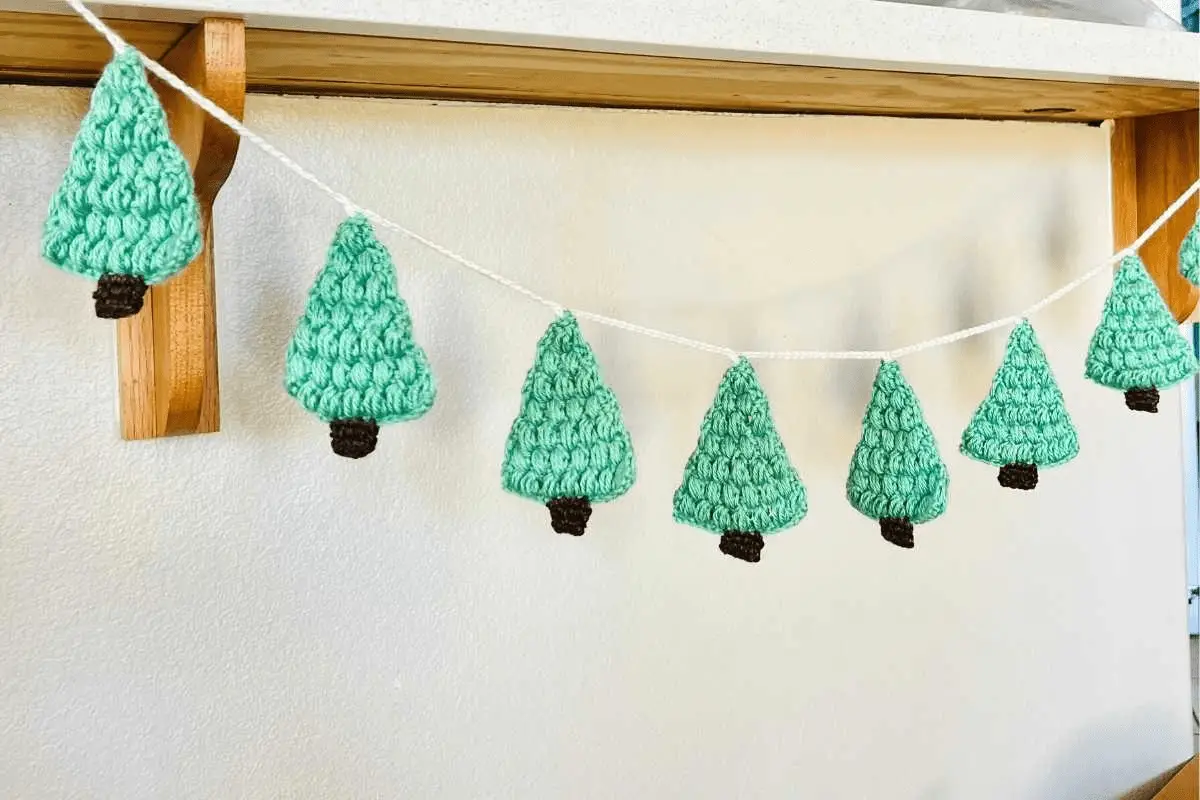 crochet Christmas bunting