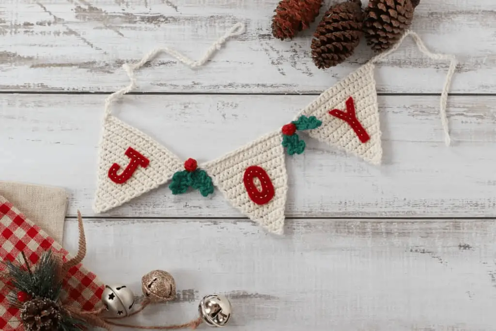 crochet Christmas garland pattern