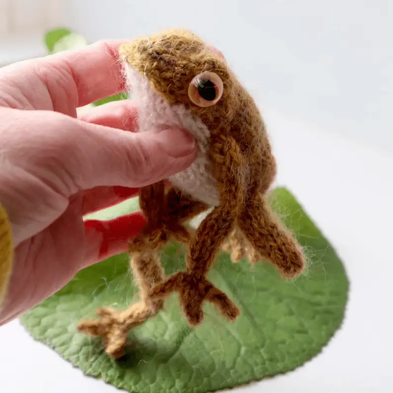 knitting frog