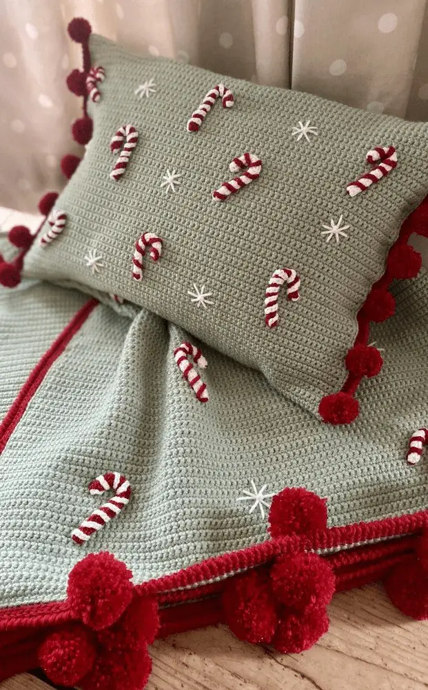 crochet Christmas pillow