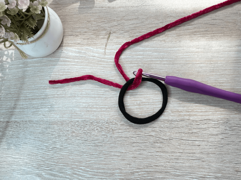 free velvet yarn crochet scrunchie pattern